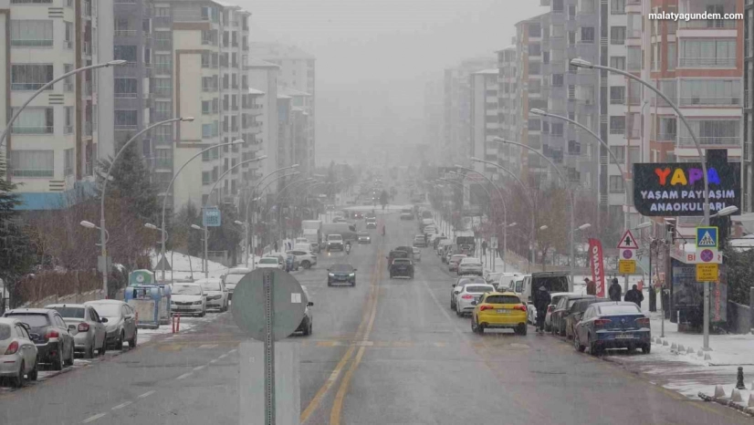 Malatya'da kar ve sis etkili oluyor