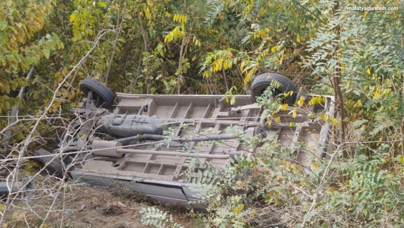 Devrilen minibüste  3 kişi yaralandı