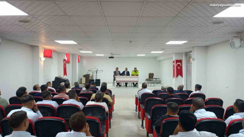 Okul servisi sürücülerine bilgilendirme toplantısı düzenlendi