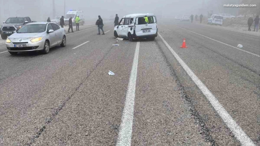 Otomobil ile hafif ticari araç çarpıştı: 1 yaralı