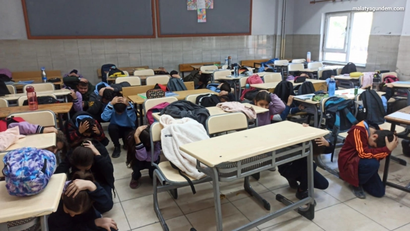 Tüm okullarda eş zamanlı tahliye