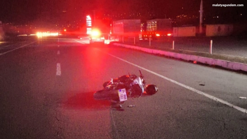 Yayaya çarpan motosikletin sürücüsü hayatını kaybetti