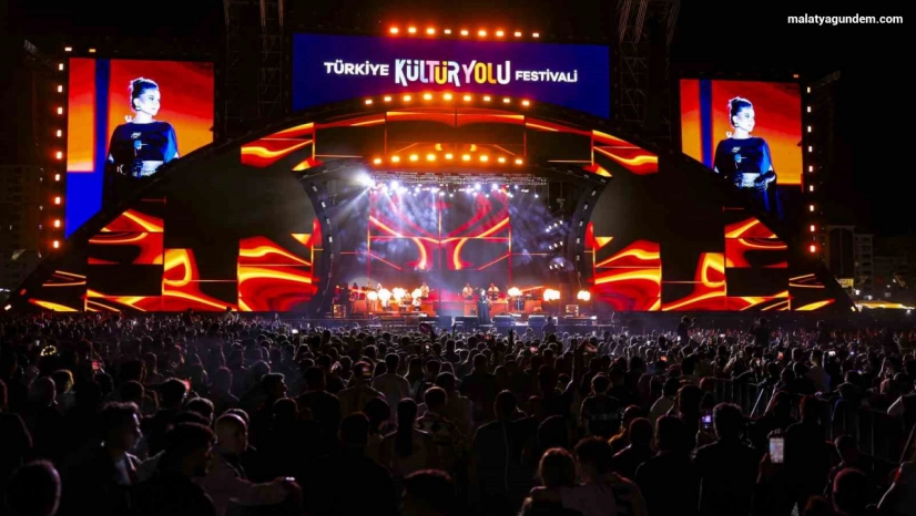 Malatya Kültür yolu festivalinde Ebru Yaşar'dan görkemli başlangıç