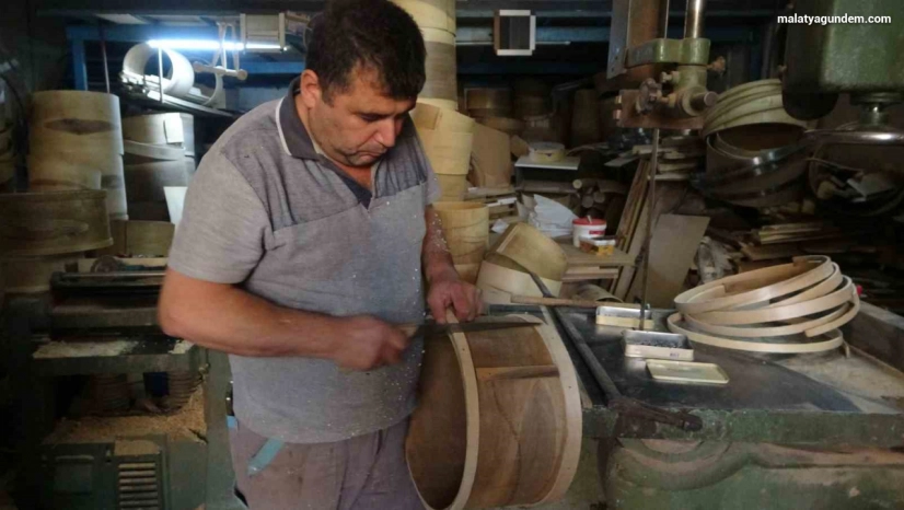 Malatyalı Koşar ailesi, üç kuşaktır davul üretiyor