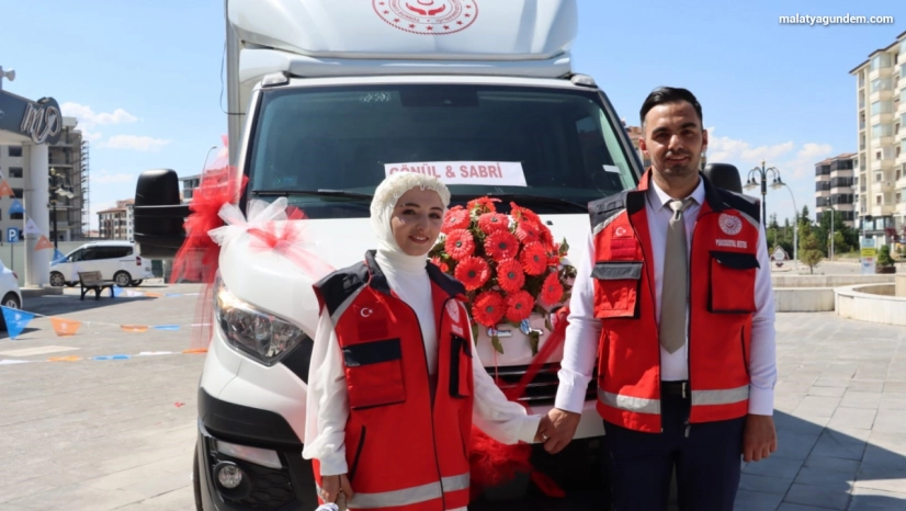Mobil Sosyal Hizmet Aracı gelin arabası oldu