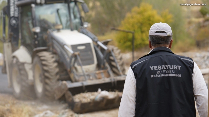 Yeşilyurt'ta kış öncesi asfalt çalışmaları hızlandı