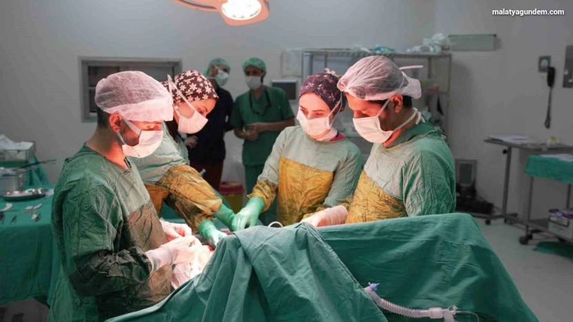 2 kilogramı aşan dev tümör başarıyla çıkarıldı