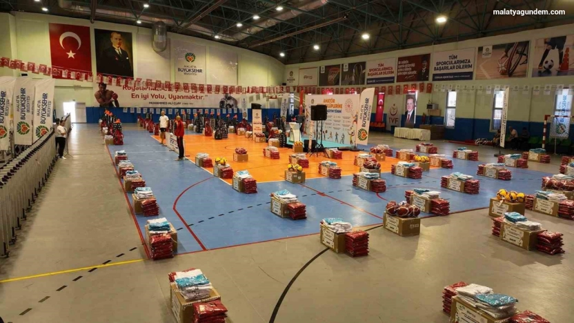Amatör spor kulüplerine 10 Milyon TL değerinde malzeme desteği sağlandı