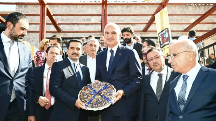 Bakan Ersoy, Battalgazi'nin seramik eserlerini inceledi