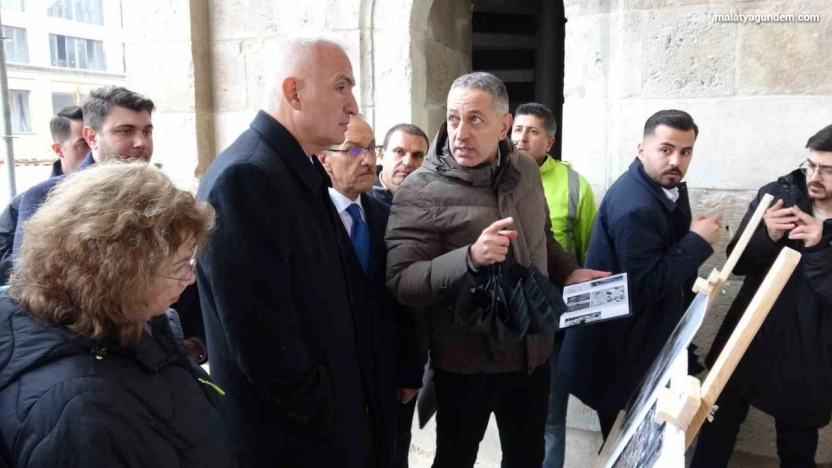 Bakan Ersoy, Malatya'da onarımı süren kültür varlıklarını inceledi