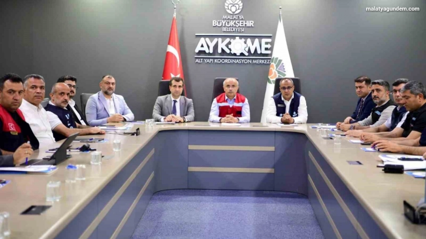 Başkan Er: 'Büyükşehir Belediyesi olarak yağmurun ilk anından itibaren tüm ekiplerimizle sahadaydık'