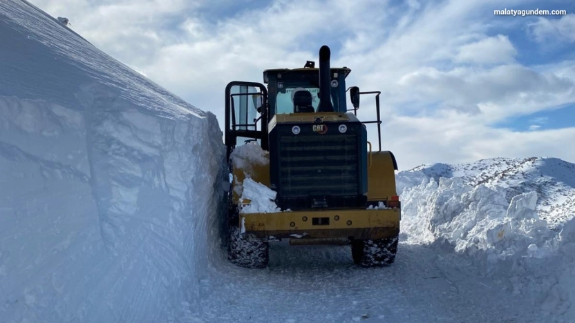 Battalgazi'de 1 metreyi bulan karla mücadele
