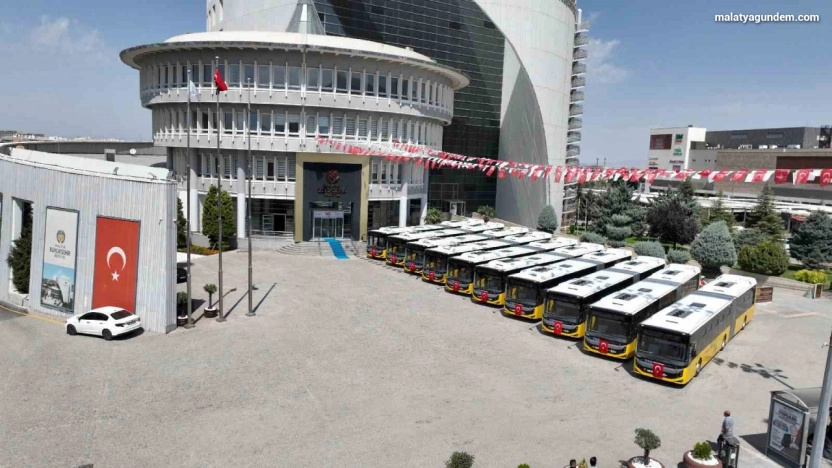 Büyükşehir Belediyesi otobüs filosunu güçlendirdi
