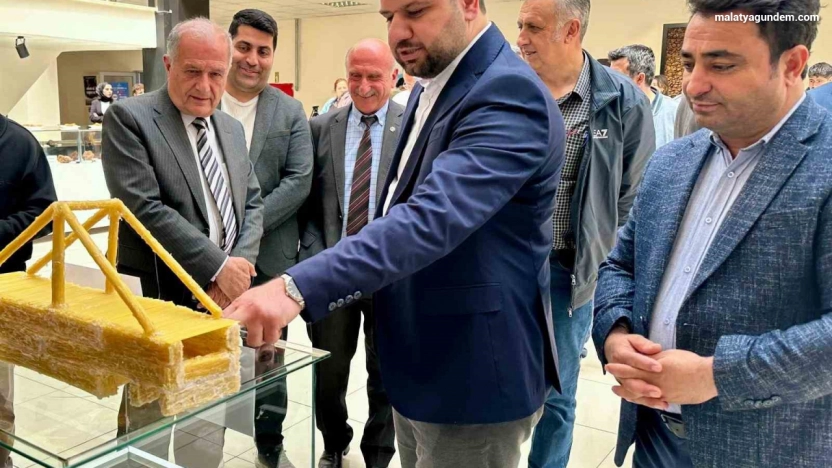 Çubuk makarnadan yapılan köprüler yarıştı
