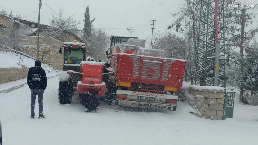 Darende'de kar yağışı etkili oluyor