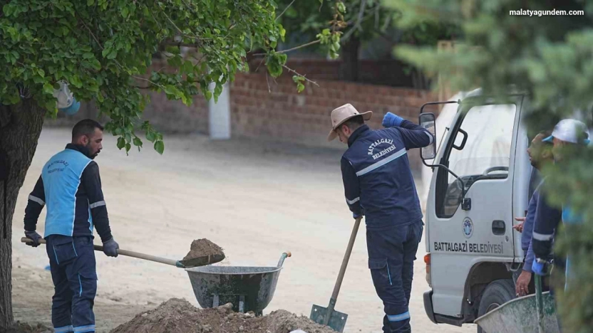 Dolamantepe Mahallesi'nde park ve yol düzenlemesi yapılıyor