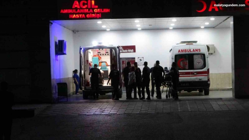 Husumetlilerin silahlı ve bıçaklı kavgasında 3 kişi yaralandı