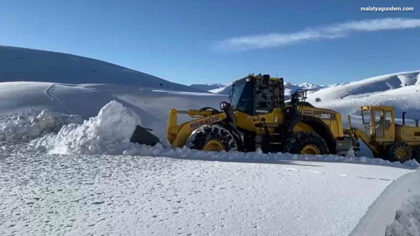 Büyükşehir Belediyesinin karla mücadele çalışmaları devam ediyor