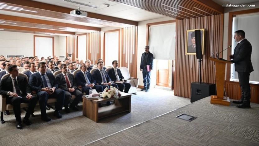 Mülki idare amirleri ve il müdürlerine beden dili ve etkili İletişim eğitimi verildi