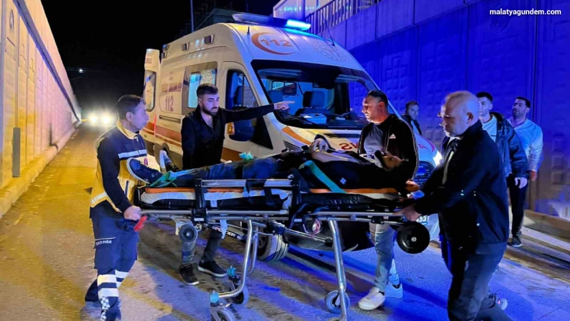Alt geçitte motosiklet kazası: 2 yaralı