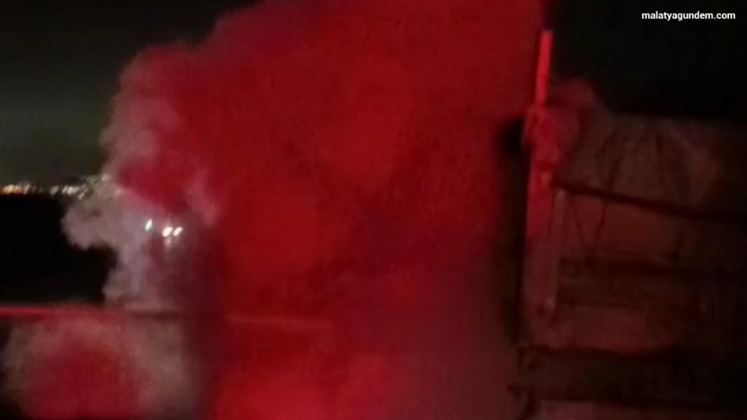 Amonyum nitrat yüklü tırda korkutan yangın