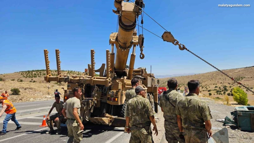 Askeri araç devrildi: 2 asker yaralandı