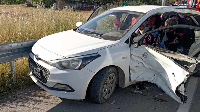 Işık ihlali nedeniyle meydana gelen kazada 3 kişi yaralandı