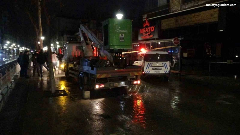 İstinat duvarı çöken bina tahliye edildi