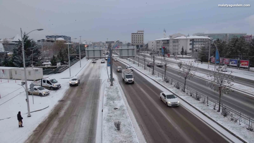 Malatya'da kar yağışı hayatı olumsuz etkiledi