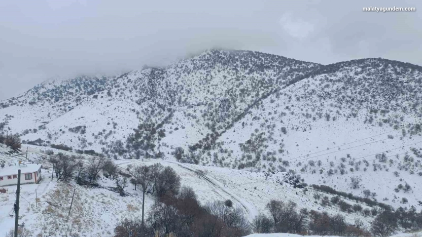 Malatya'da kırsal kesimlerde kar etkili oluyor