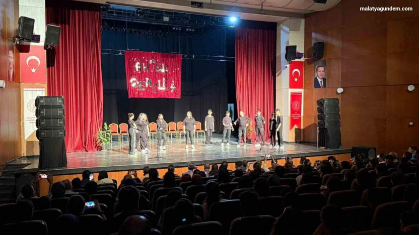 Öğrencilerden Turgut Özakman oyunu