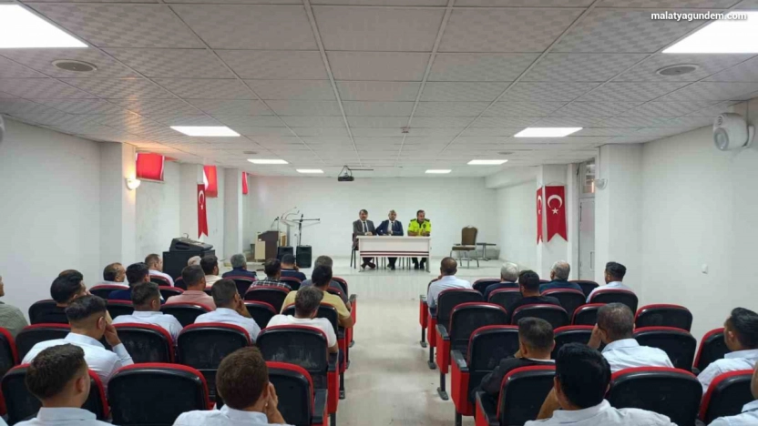 Malatya'da okul servisi sürücülerine bilgilendirme toplantısı düzenlendi