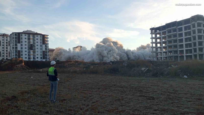 Malatya'da patlayıcı ile yıkımlara ara verildi