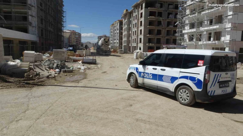 Şantiyede iskele çöktü 1 kişi yaralandı