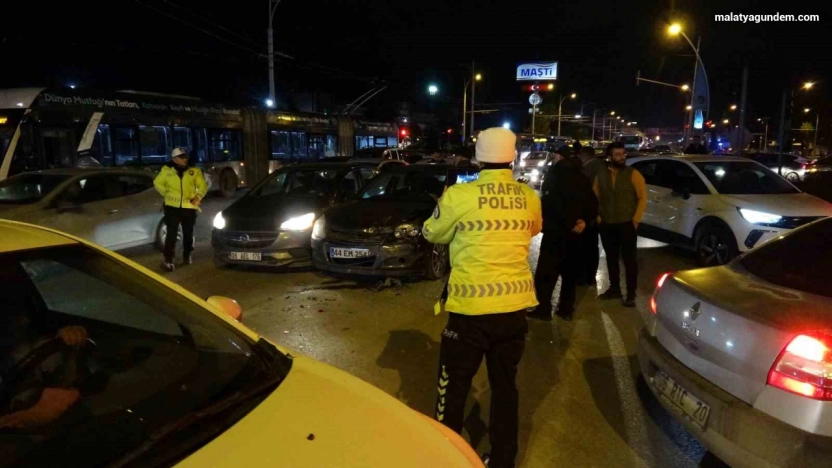 Zincirleme kazada 2 kişi yaralandı