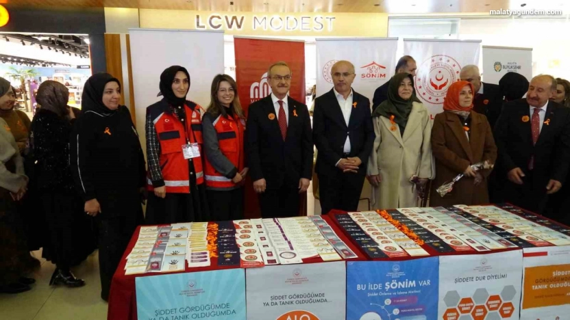 Malatya Park AVM'de kadına yönelik şiddetle mücadele günü etkinliği