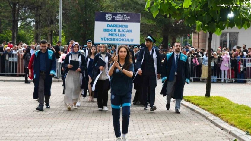 Malatya Turgut Özal Üniversitesi'nde mezuniyet coşkusu