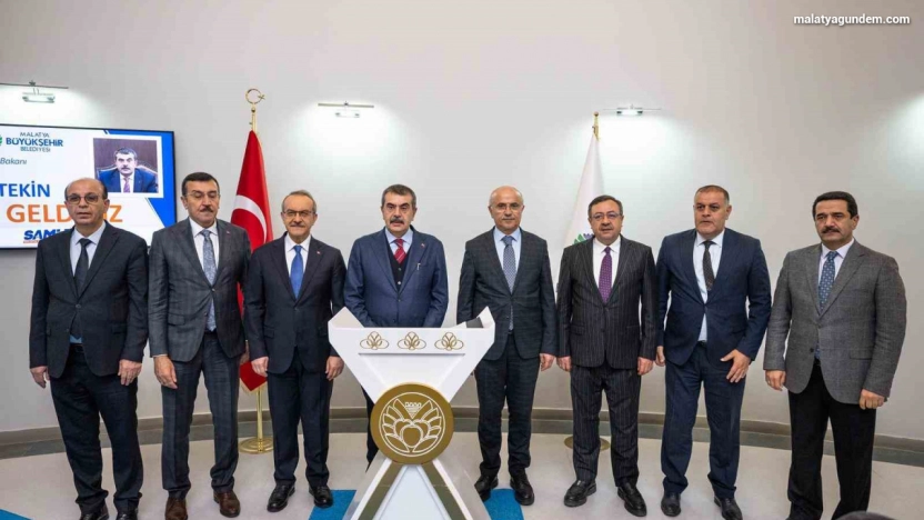 Millî Eğitim Bakanı Tekin, Malatya Büyükşehir Belediye Başkanı Er'i ziyaret etti