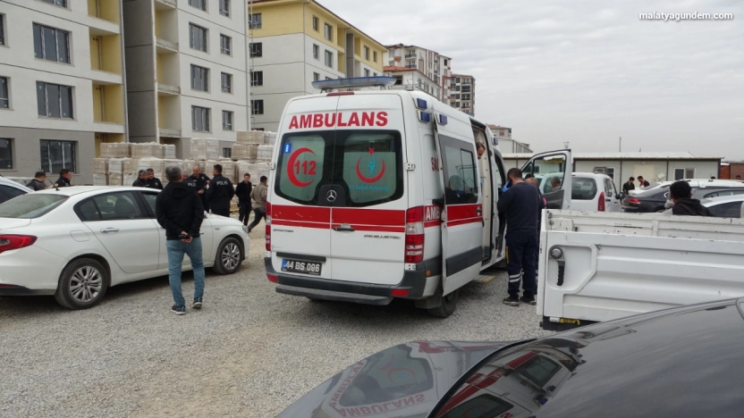 Şantiyede sopalı, bıçaklı kavga: 4 yaralı