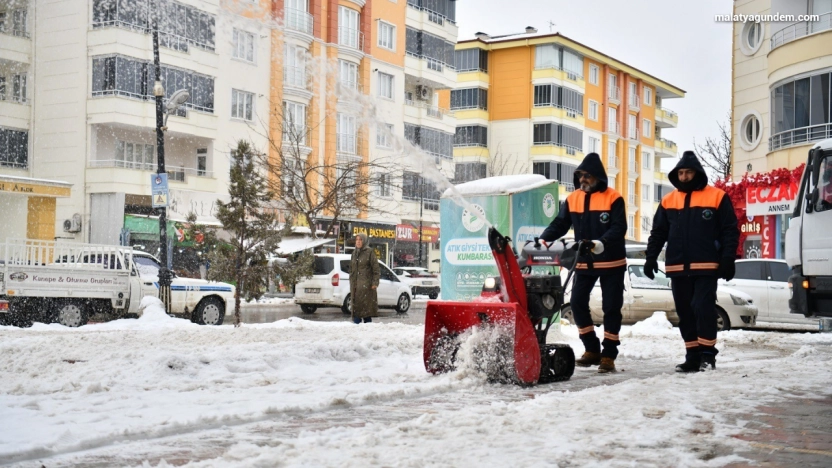 Yeşilyurt Belediyesi karla mücadele ekiplerinden kesintisiz hizmet