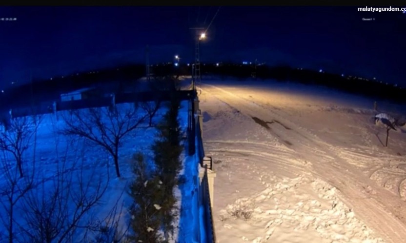 Akçadağ'a düşen meteor, gökyüzünü aydınlattı
