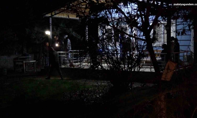 Arkadaşların silahla oyunu kanlı bitti: 1 yaralı