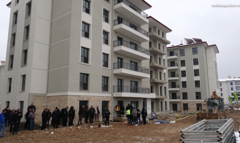 Balkondan atlayan şahıs hayatını kaybetti