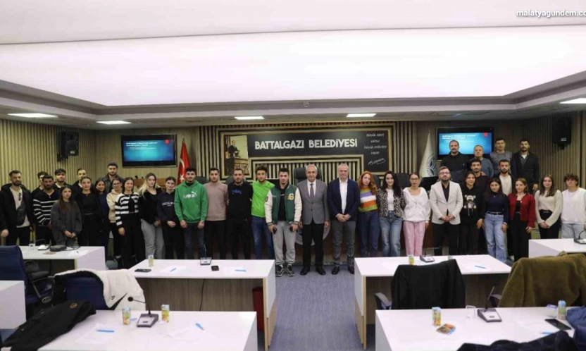 Battalgazi'de gençlik çalışmaları öğrencilerle istişare edildi