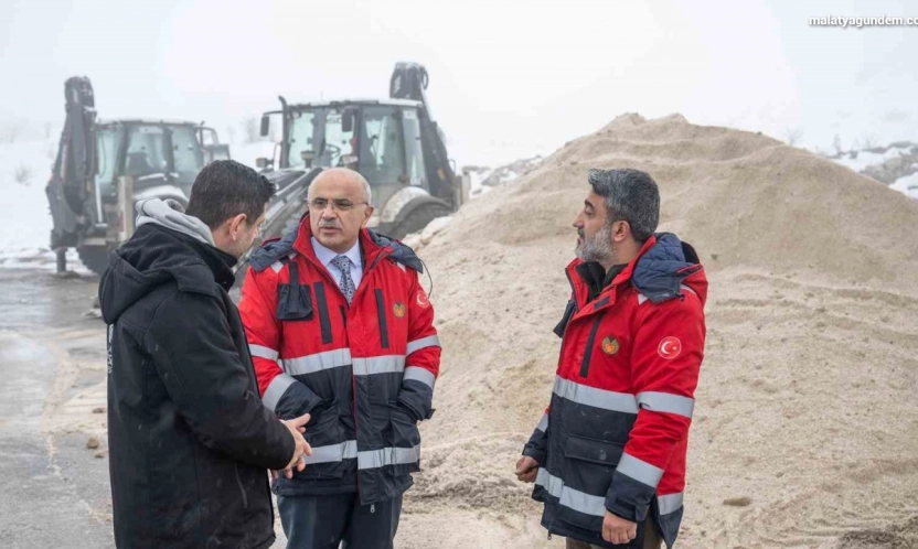 Büyükşehir Belediyesi ekipleri karla mücadelede 7/24 sahada