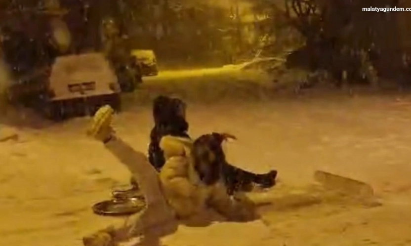 Darende'de kar yağışıyla gelen eğlence