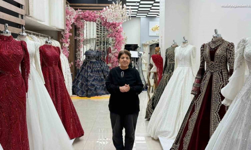 Depremlerde iki iş yeri yıkılan kadın pes etmedi