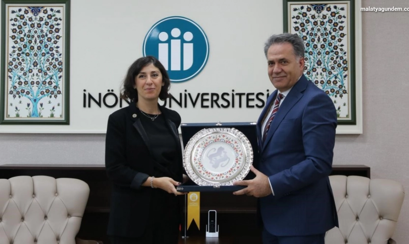 İsmet İnönü'nün torunu Zeynep Bilgehan'dan Rektör Akpolat'a ziyaret