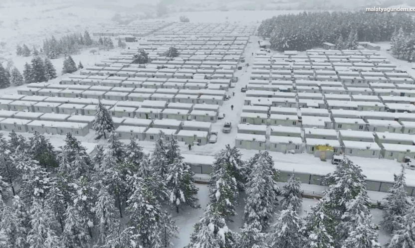 Kar kalınlığının 1 metreyi bulduğu Doğanşehir havadan görüntülendi