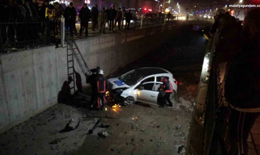 Kontrolden çıkan otomobil sulama kanalına düştü: 1 yaralı